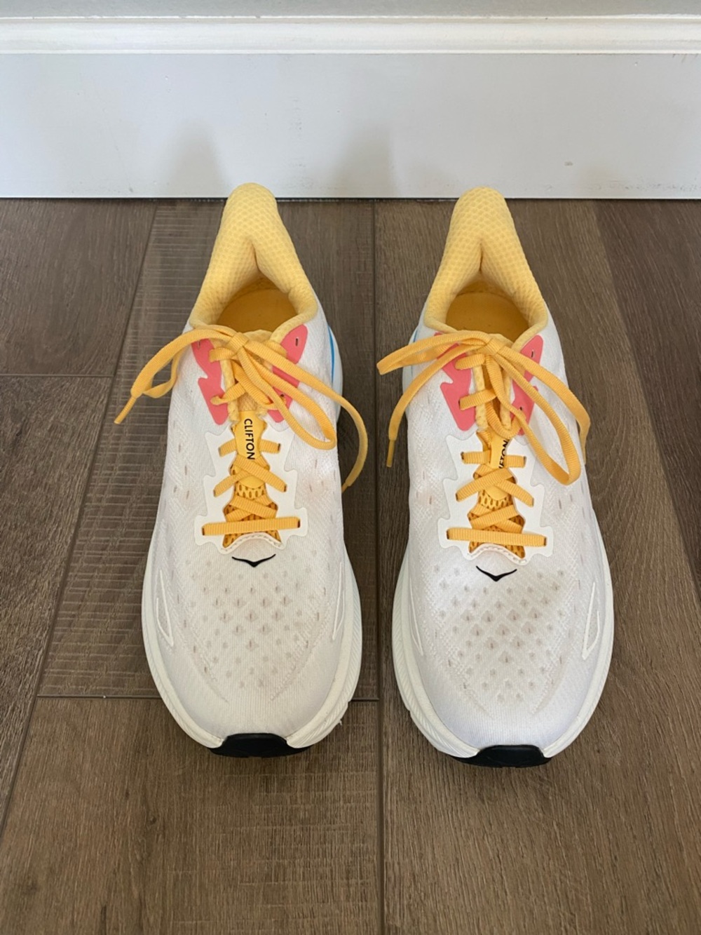 HOKA Clifton 9 Women’s 10.5 Blanc De Blanc/Swim Day - Picture 3 of 7